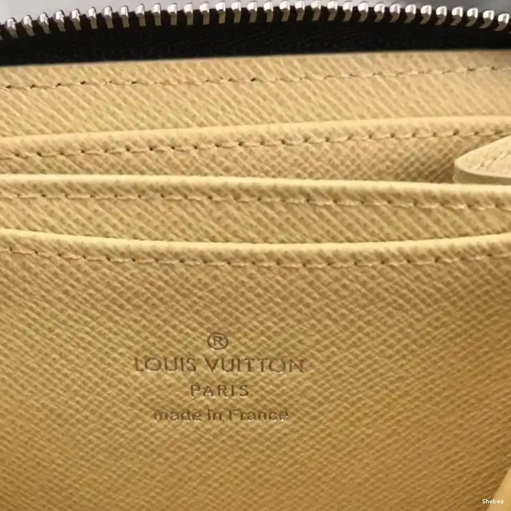 LV 19B570090 Bags 0707